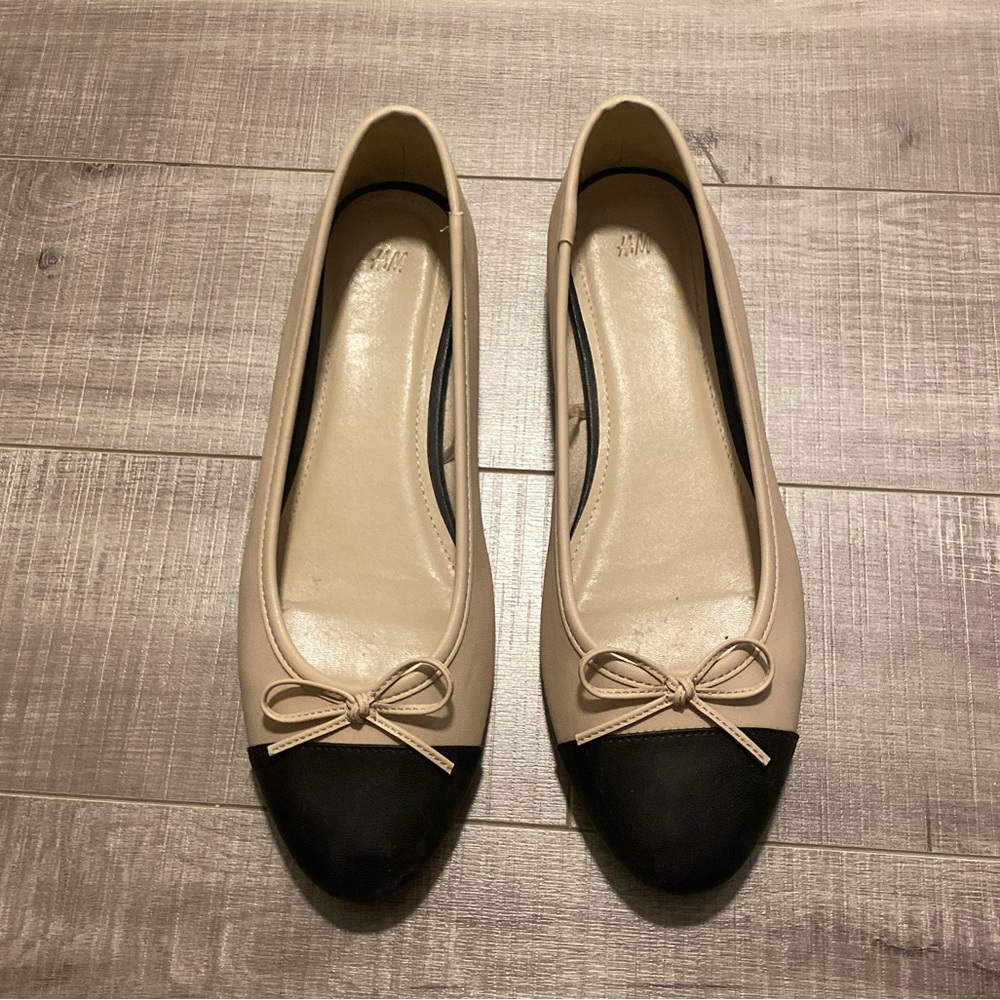 H&M beige and black ballet flats